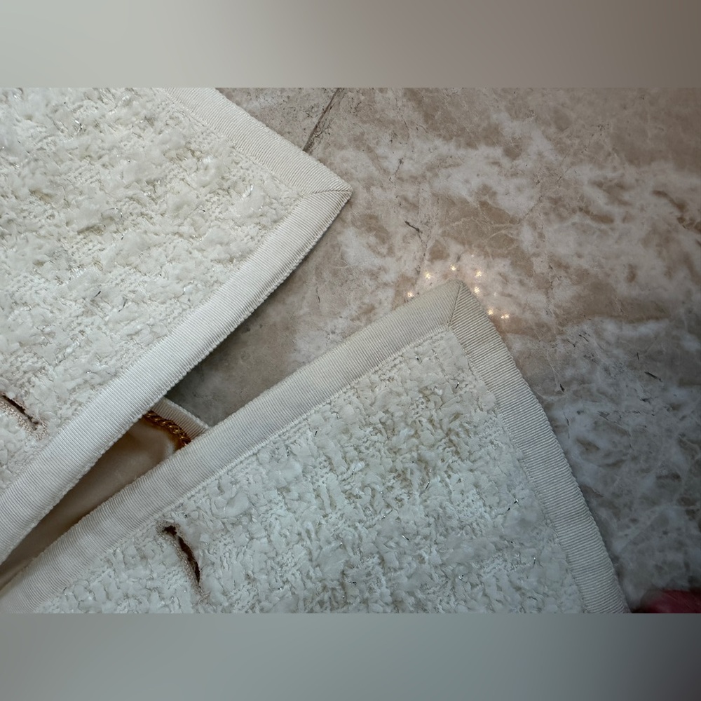 Chanel Boutique vintage skirt suit from the Cruise 1991 collection with a jacket - Picture 9 of 14